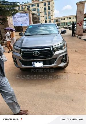 Toyota Hilux 2019 Silver