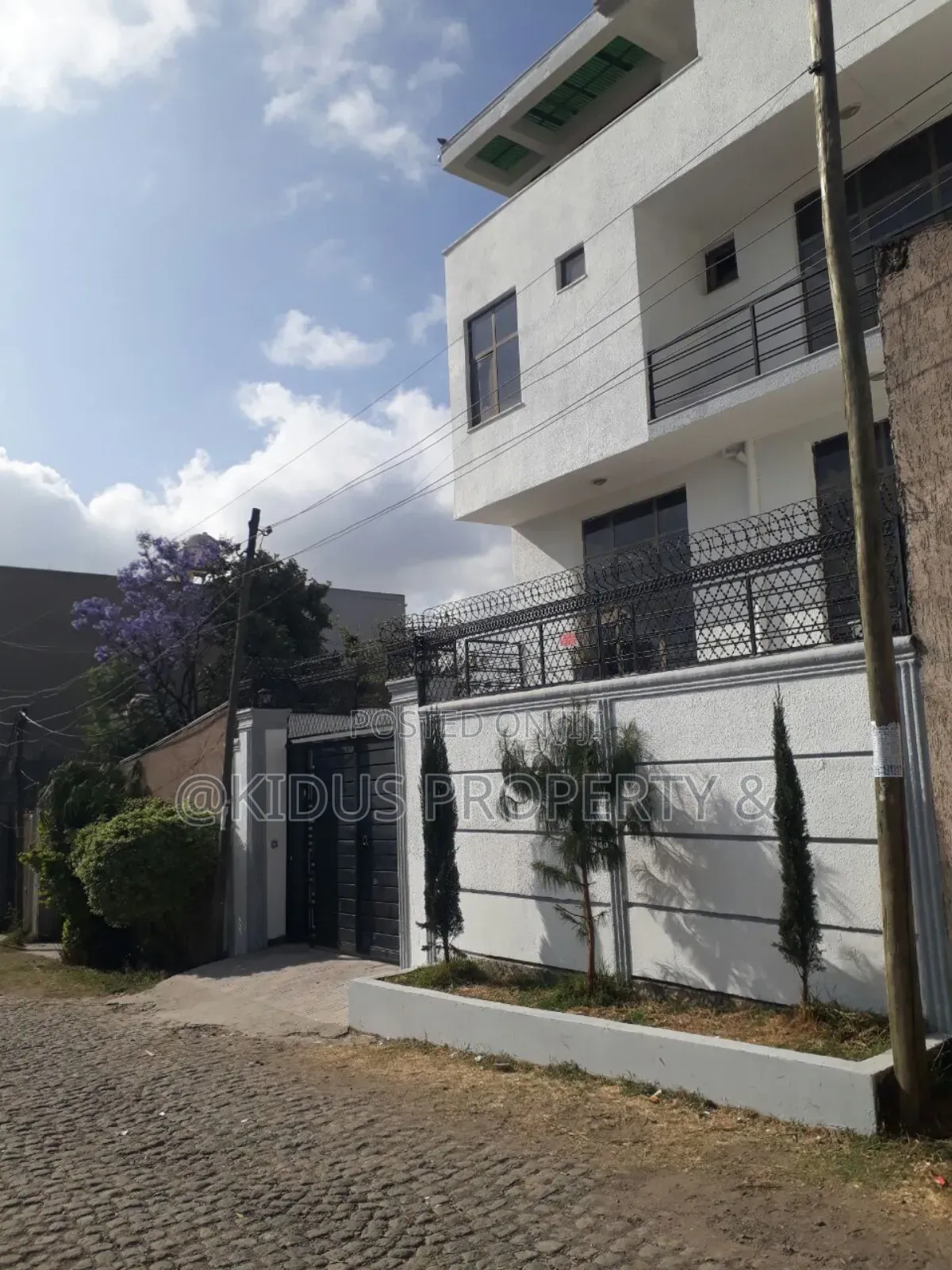 8bdrm Penthouse in Nasswe Real State, Nifas Silk-Lafto for sale