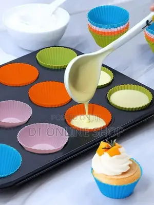 12 Muffin Cup Cake Pan With 12 Silicone Case