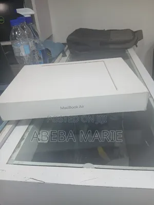 New Laptop Apple MacBook Air 2025 M4 15-Inch 16GB Apple M4 SSD 256GB