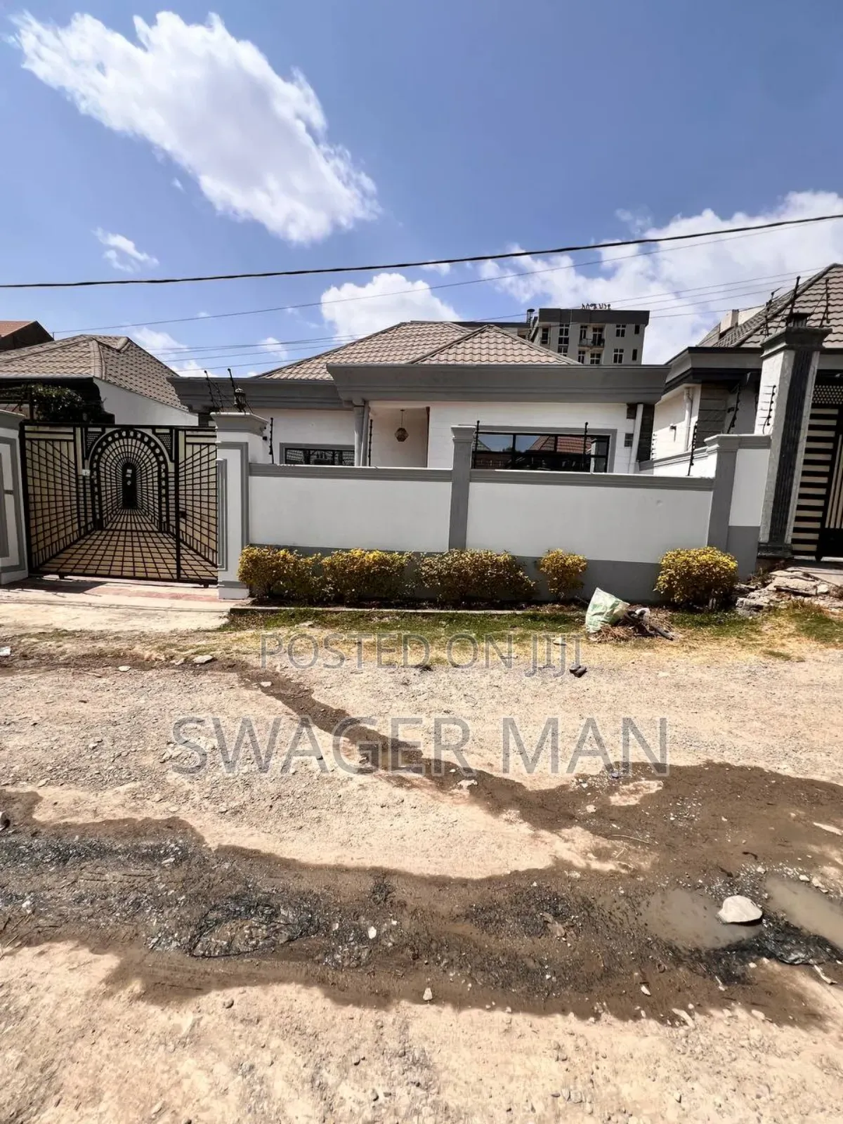 Furnished 5bdrm Villa in Ayat Compaund, Yeka for sale