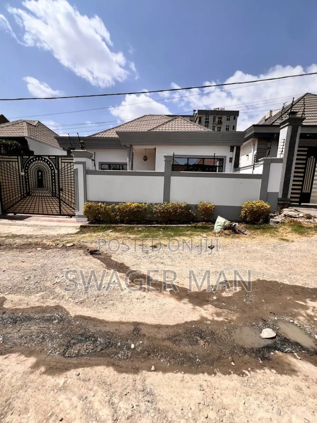 Furnished 5bdrm Villa in Ayat Compaund, Yeka for sale