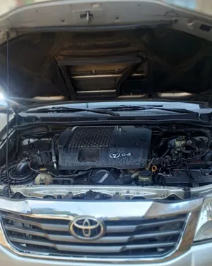 Toyota Hilux 2013 Silver
