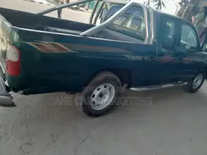 Toyota Hilux 2004 Green