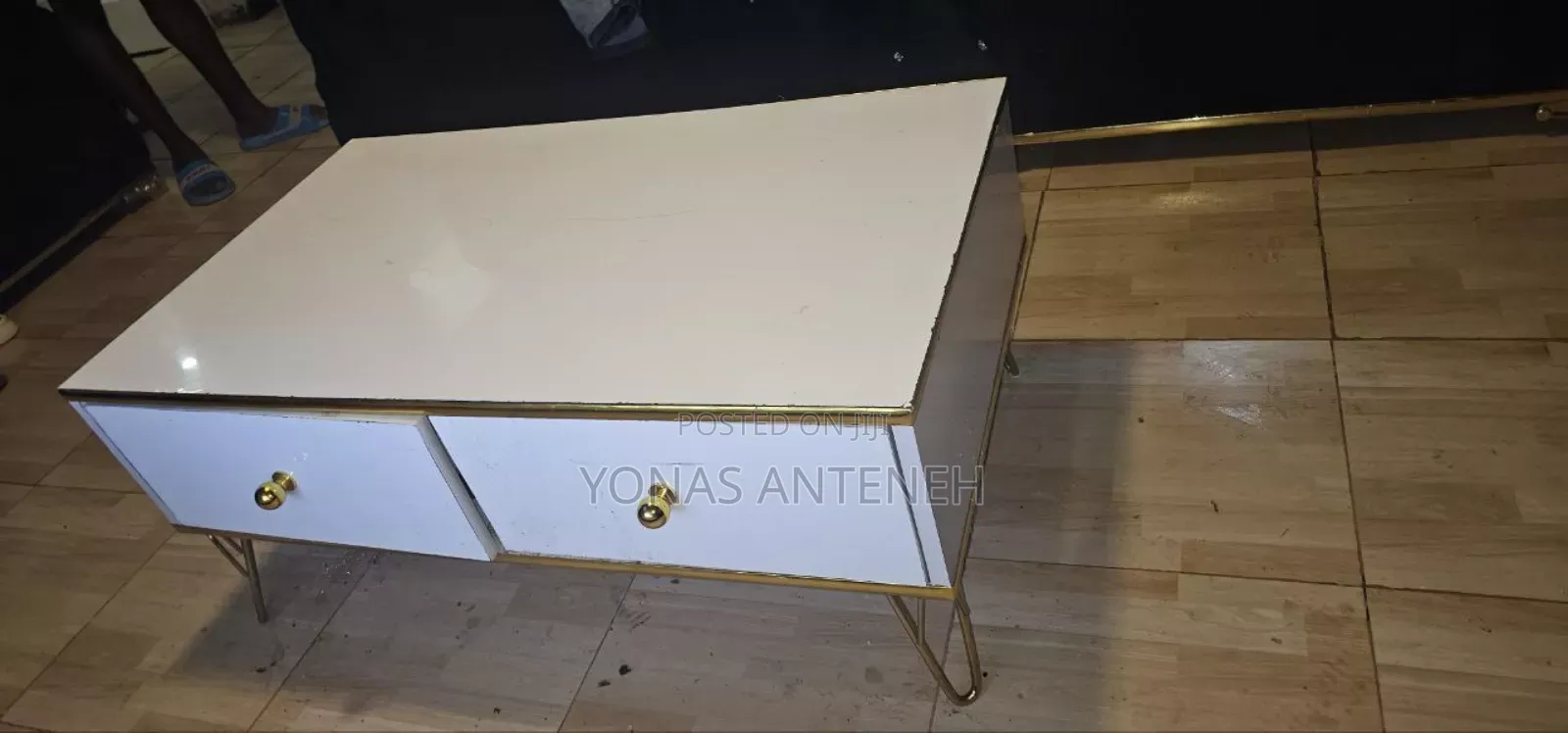 Tv Stand (Uv)