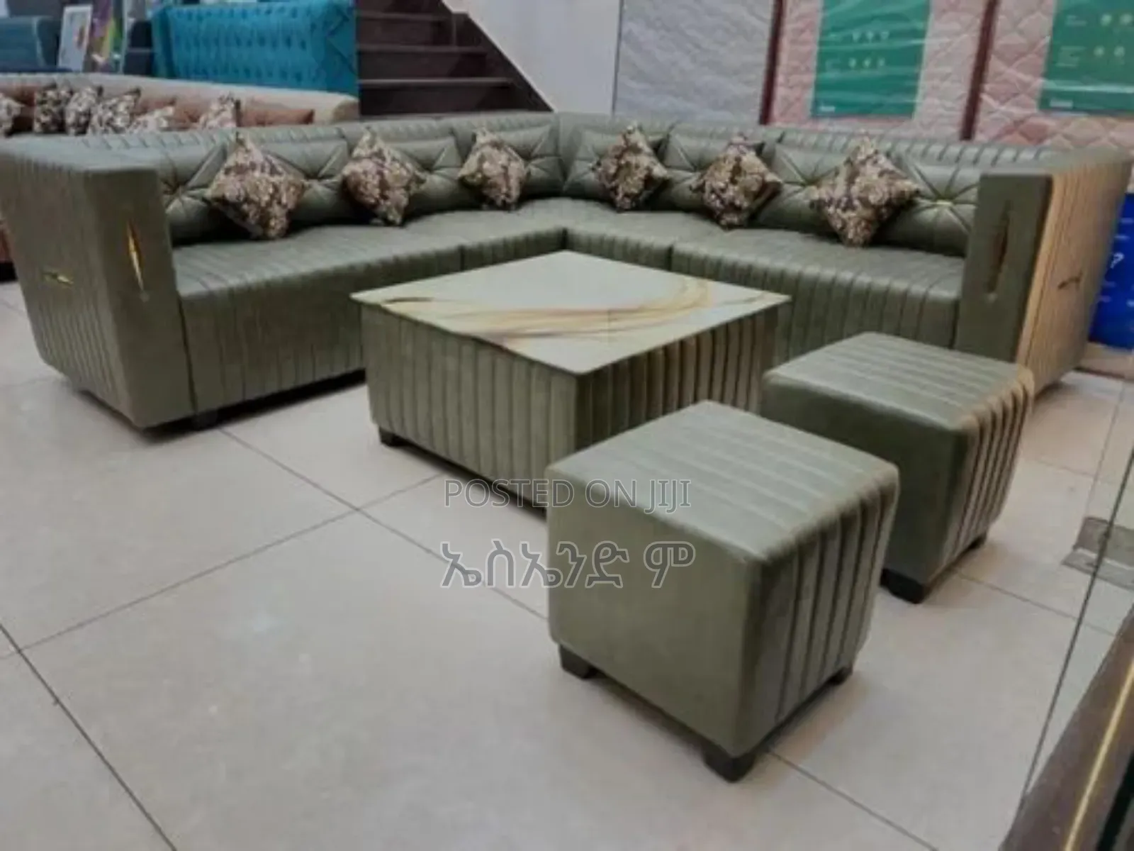 Minimalista Sofa With Table Design