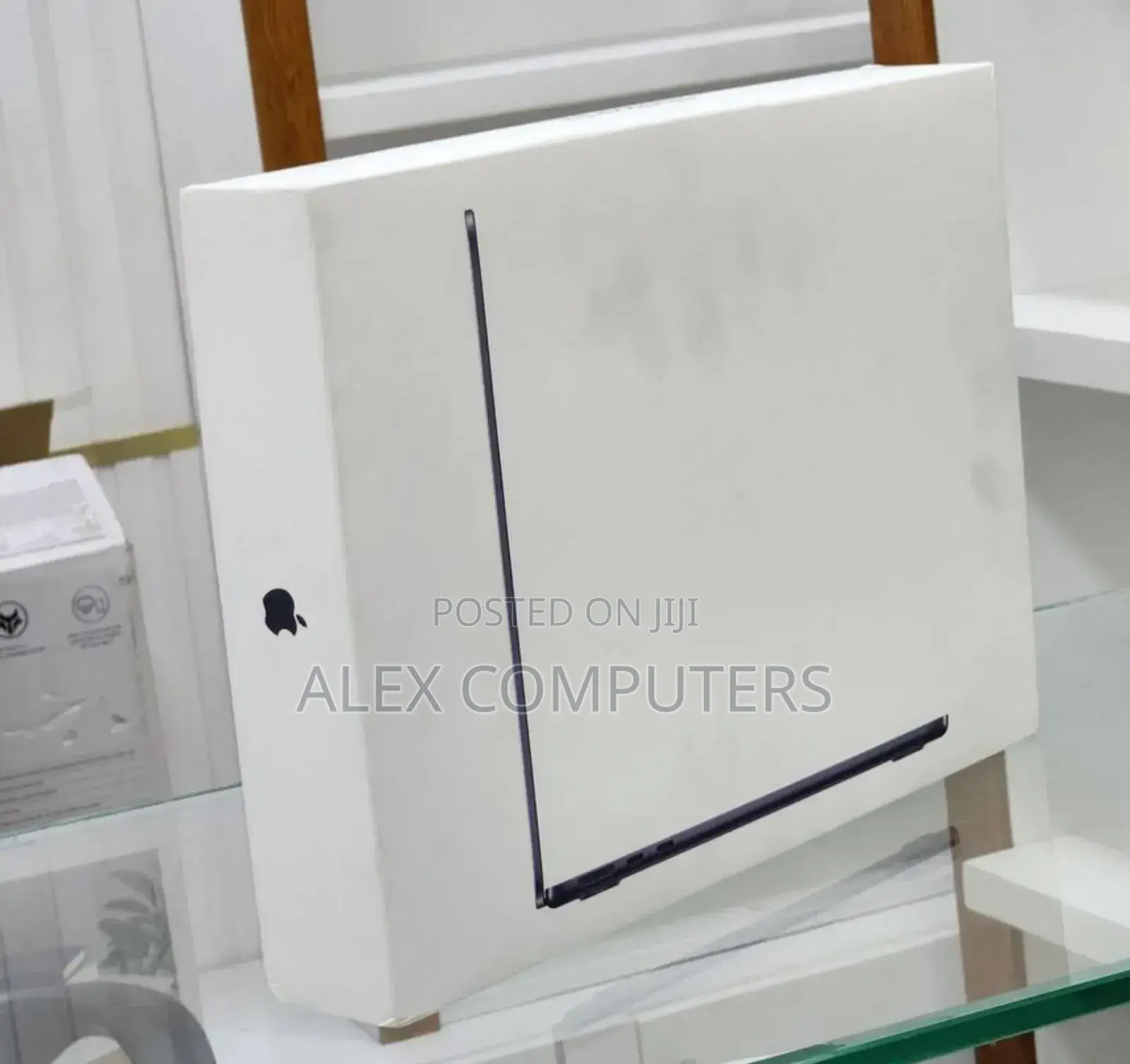 New Laptop Apple MacBook Air 2025 M4 15-Inch 16GB Apple M4 SSD 256GB