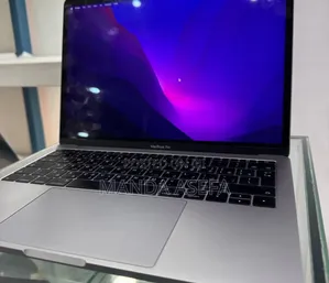 New Laptop Apple MacBook Pro 2017 8GB Intel Core I5 SSD 256GB