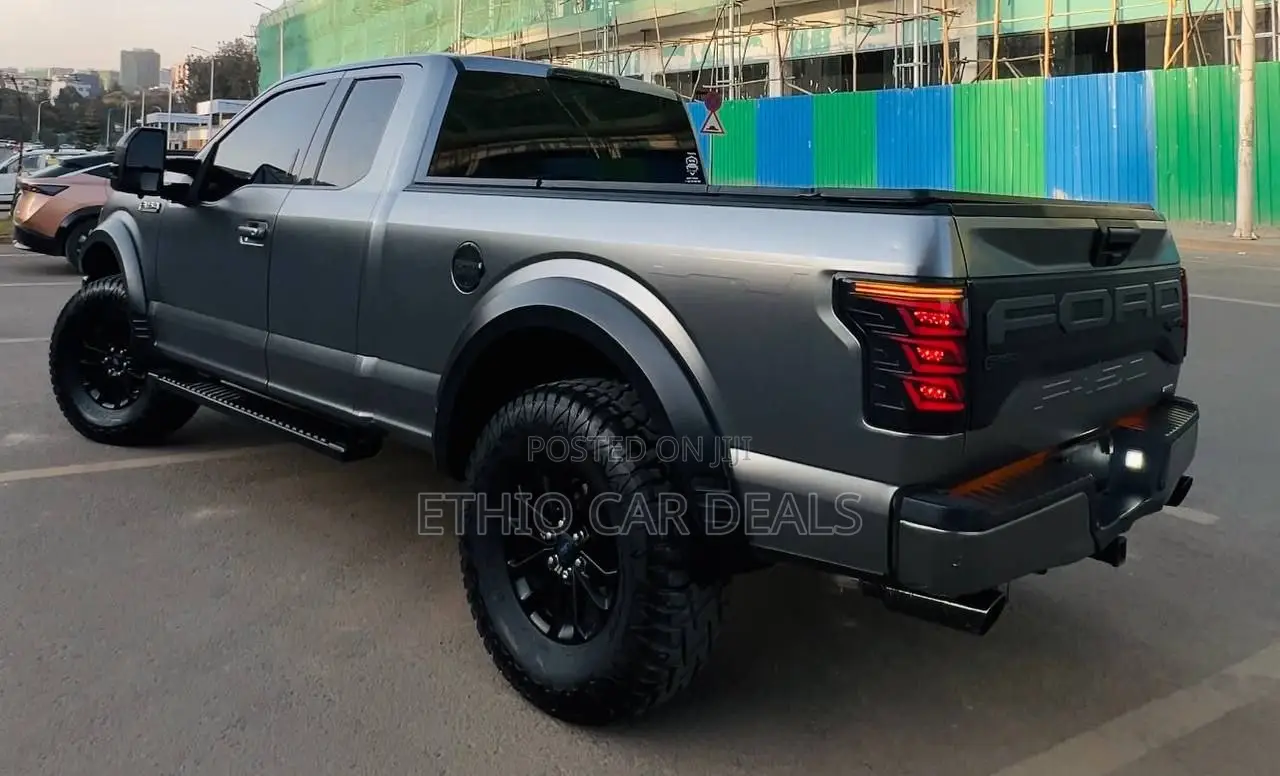 Ford F-150 XLT 4x2 Regular Cab Styleside 6.5 ft. box 122 in. WB 2020 Gray