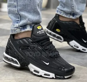 Nike Air Max Tn Plus Tund Black /White Fashion Sneaker