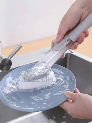 የሳሙና መያዣ ያለው የዕቃ ማጠቢያ ብሩሽ (Soap Dispensing Dish Brush)
