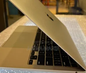New Laptop Apple MacBook Pro 2020 8GB Intel Core I5 SSD 256GB