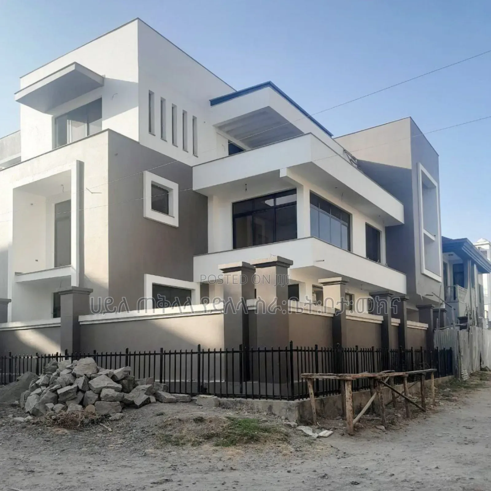 7bdrm Townhouse/Terrace in Ayat Zone Inside, Yeka for sale
