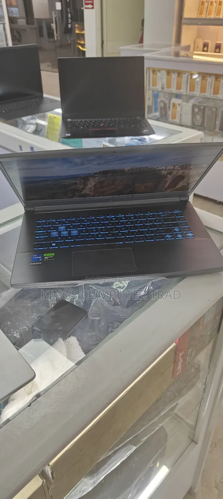 New Laptop MSI GS65 Stealth Thin 8RE 16GB Intel Core i5 SSD 512GB