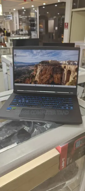 New Laptop MSI GS65 Stealth Thin 8RE 16GB Intel Core i5 SSD 512GB