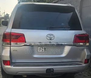 Toyota Land Cruiser 2011