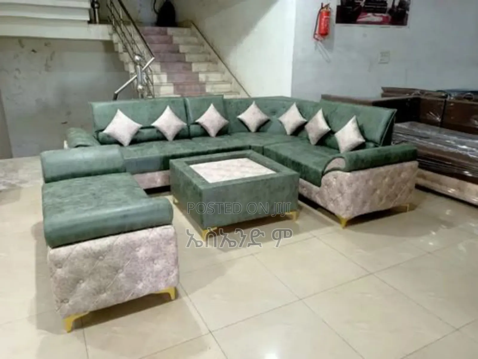 Traditional Sofa Design With Table