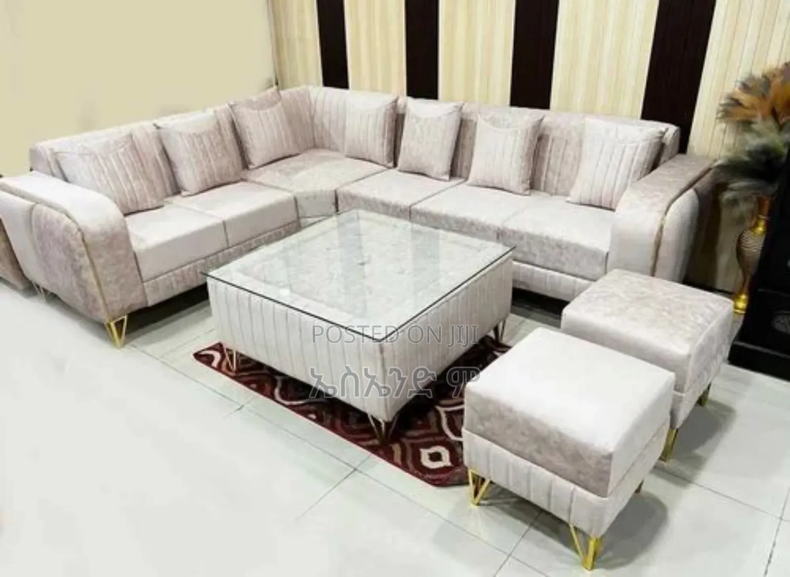 Camelback Sofa Design With Table