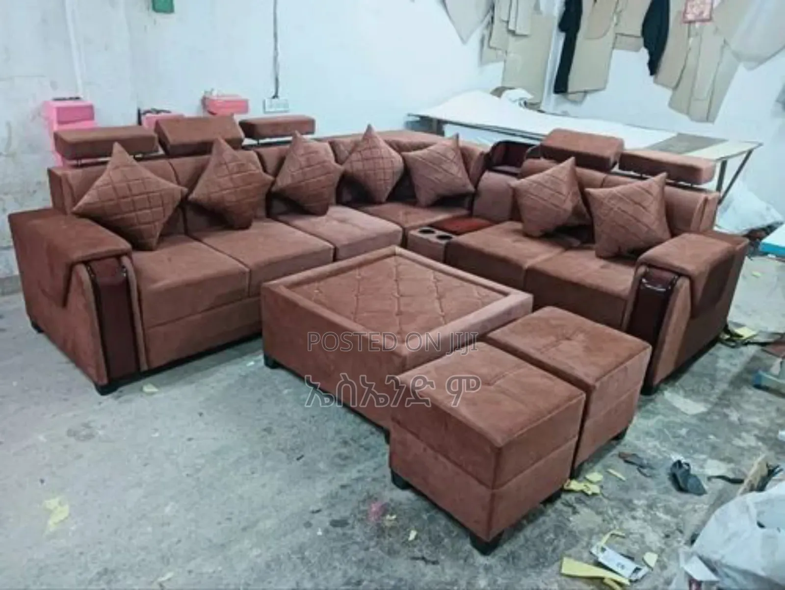 Trackarm Sofa Design With Table