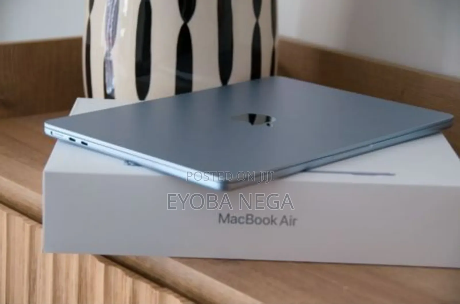 New Laptop Apple MacBook Air 2025 M4 13-Inch 16GB Apple M4 SSD 256GB