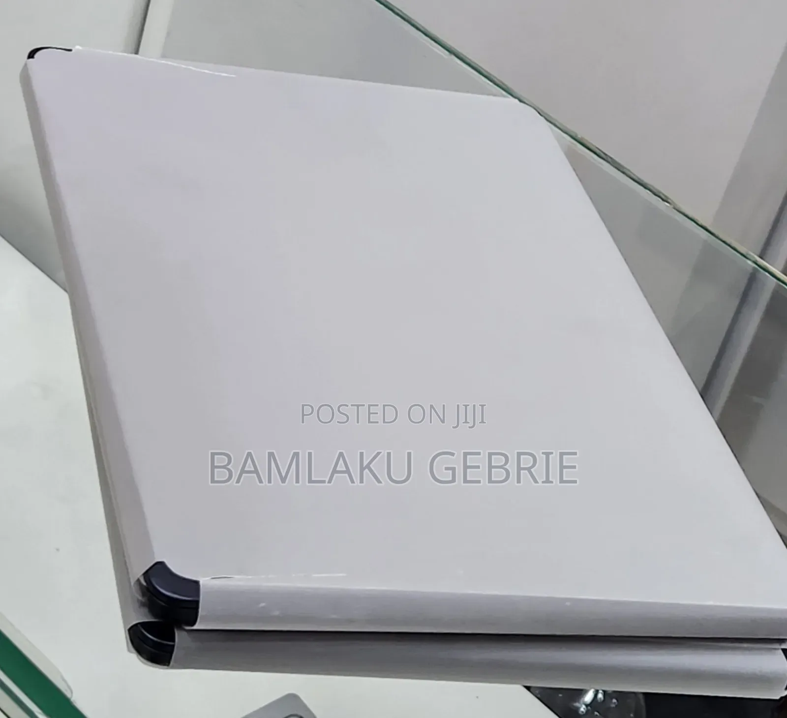 New Laptop Apple MacBook Air 2025 M4 13-Inch 16GB Apple M4 SSD 256GB