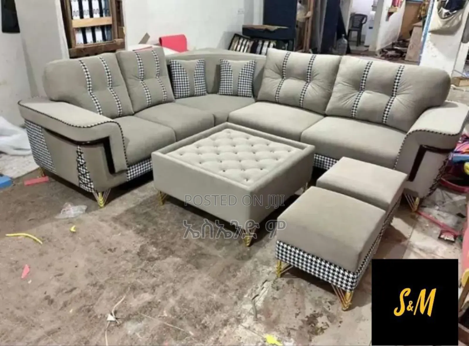 Kasa Yehun Design With Table