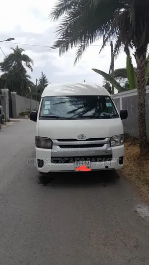 Toyota HiAce 2018 White
