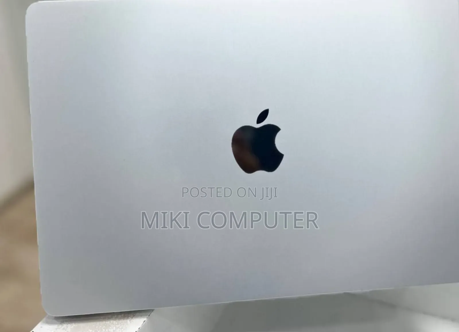 New Laptop Apple MacBook Air 2022 M2 8GB Intel SSD 256GB