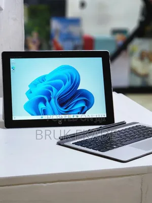 New Laptop HP X2 8GB AMD Ryzen 7 SSD 256GB