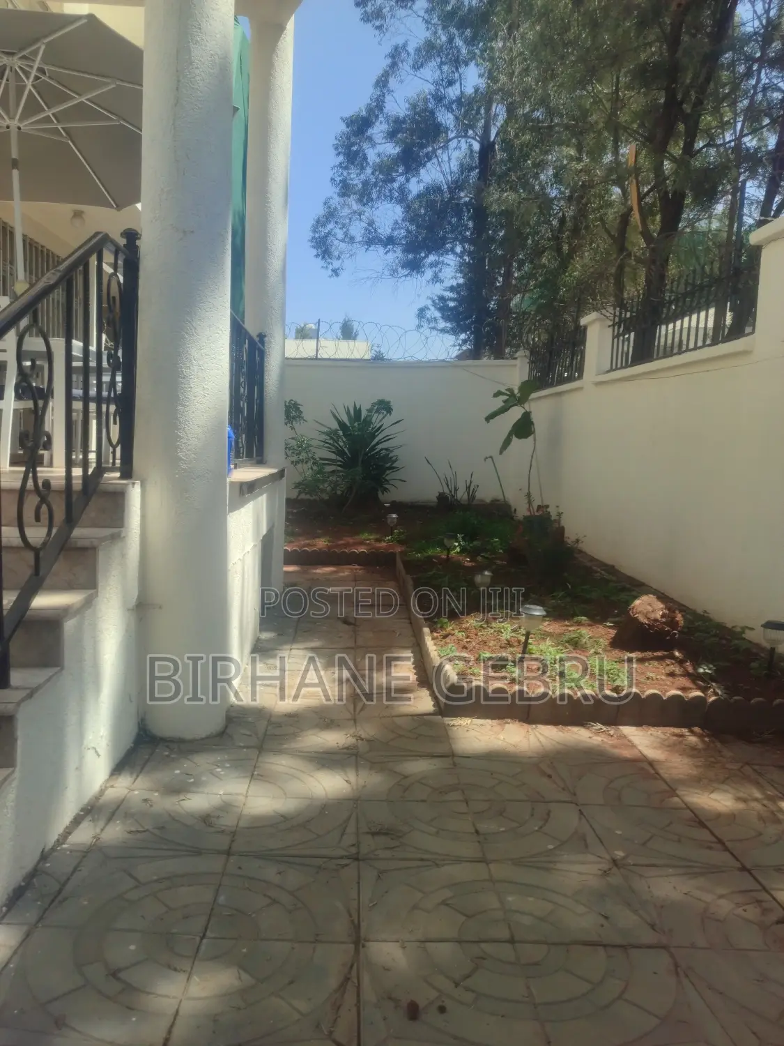 Furnished 5bdrm House in G+1 House, Bole for rent