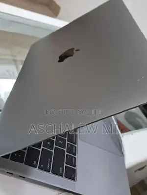 New Laptop Apple MacBook Pro 2017 16GB Intel Core I5 SSD 256GB