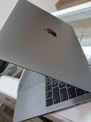 New Laptop Apple MacBook Pro 2017 16GB Intel Core I5 SSD 256GB