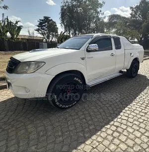 Toyota Hilux 2010 White