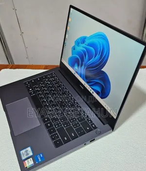 New Laptop Huawei MateBook 13 WRT-W19E 8GB Intel Core I5 SSD 512GB