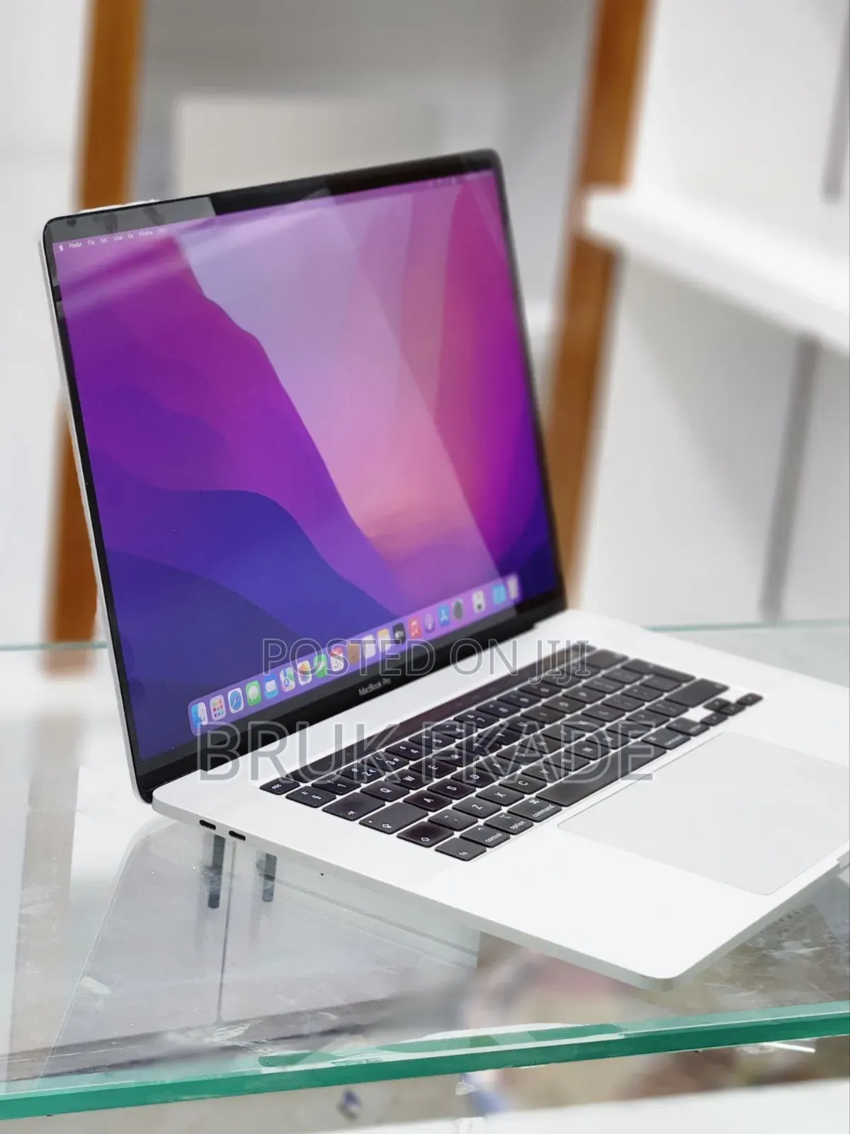 New Laptop Apple MacBook Pro 2019 16GB Intel Core i7 SSD 512GB