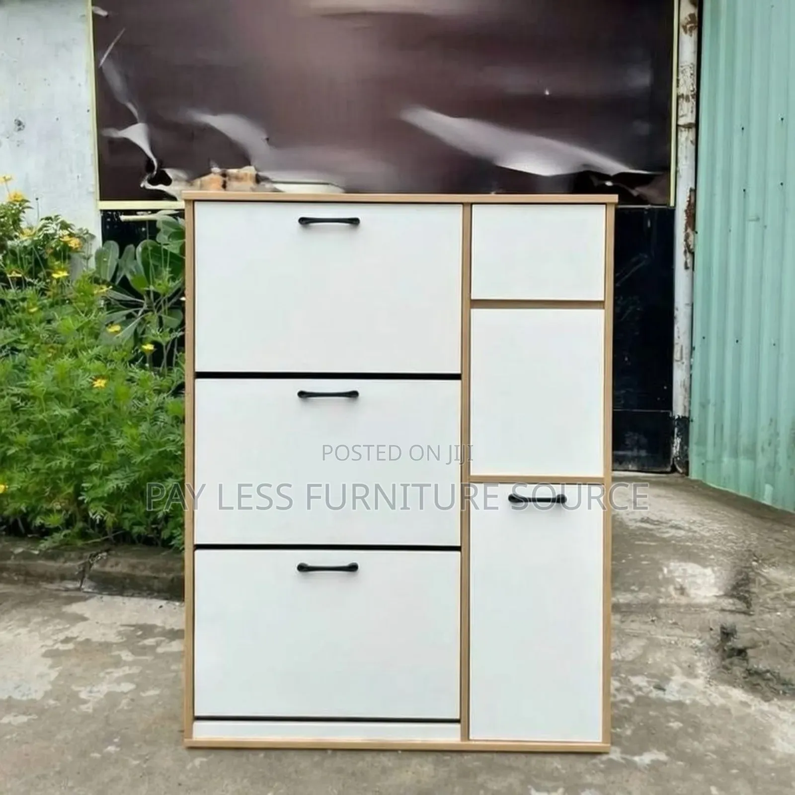 Shoes Rack/ Cabinet