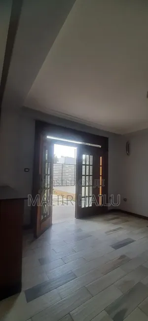 5bdrm House in Real, Bole for rent