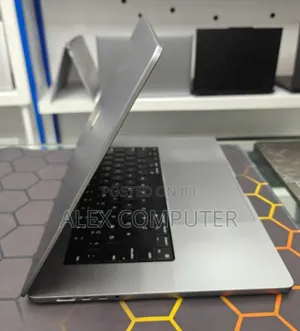 New Laptop Apple MacBook Pro M1 16GB Apple M1 Pro SSD 512GB