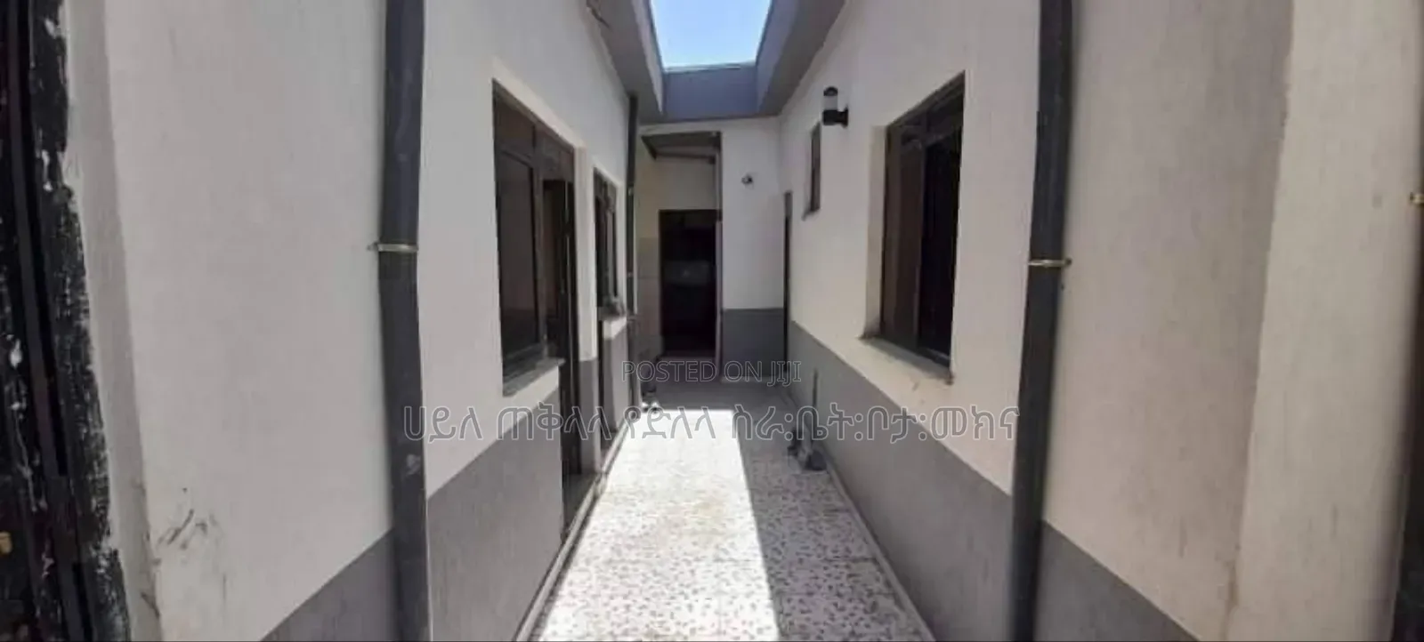 Furnished 3bdrm Villa in Ayat Area Inside, Yeka for sale