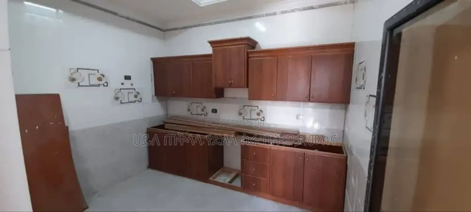 Furnished 3bdrm Villa in Ayat Area Inside, Yeka for sale