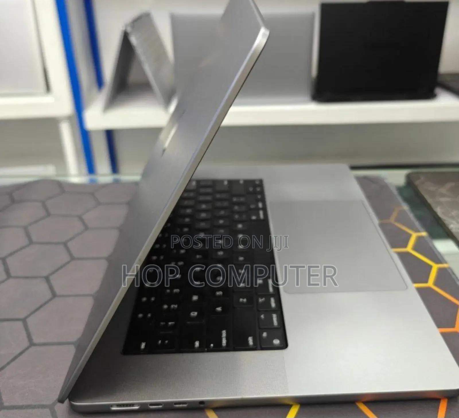 New Laptop Apple MacBook Pro 2021 M1 16GB Apple M1 Pro SSD 512GB