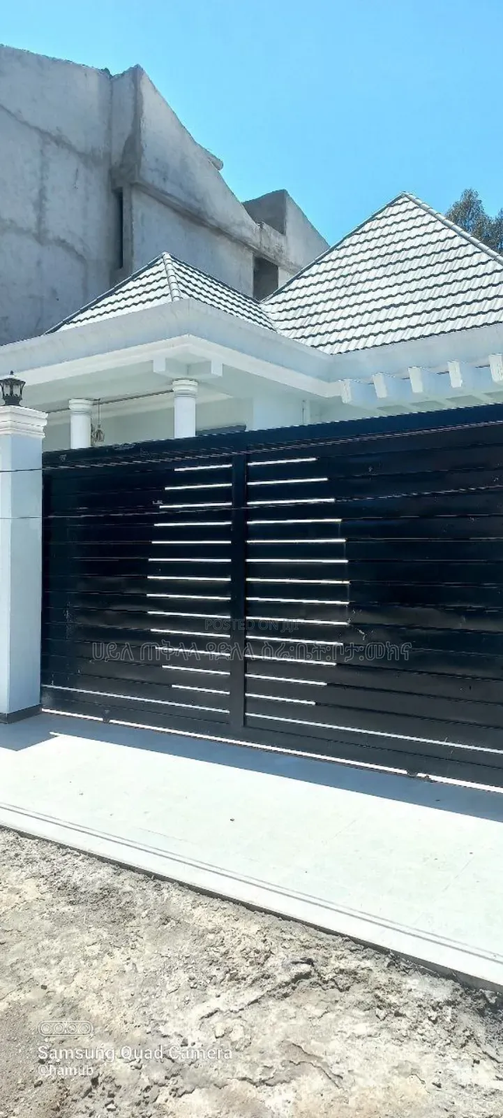 Furnished 4bdrm Villa in አያት ዞን ኮምፋውንድ ውስጥ, Yeka for sale