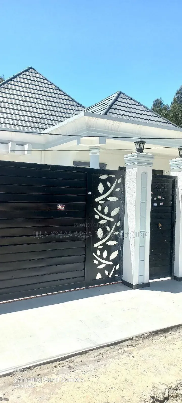 Furnished 4bdrm Villa in አያት ዞን ኮምፋውንድ ውስጥ, Yeka for sale