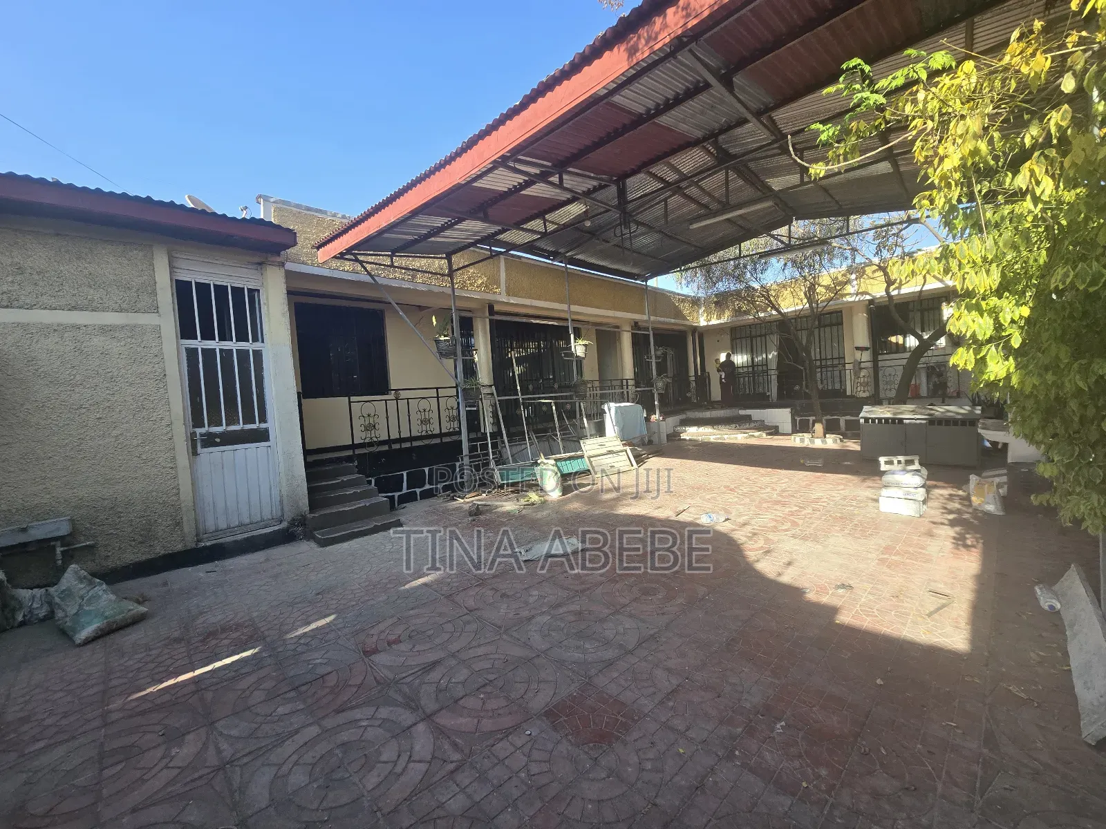 9bdrm House in Akaky Kaliti for sale