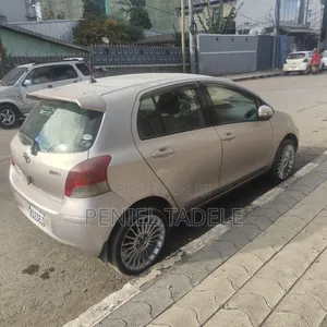 Toyota Yaris 2010 Silver