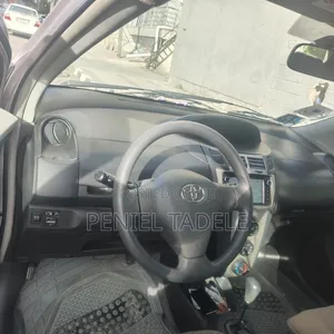 Toyota Yaris 2010 Silver