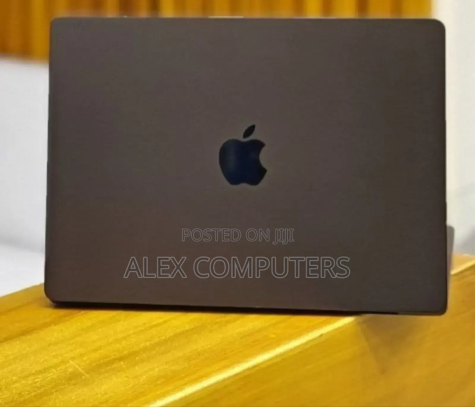 New Laptop Apple MacBook 18GB Apple M3 SSD 512GB