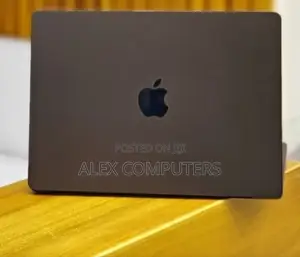 New Laptop Apple MacBook 18GB Apple M3 SSD 512GB