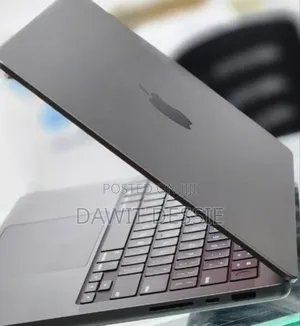 New Laptop Apple MacBook Pro 2024 M4 14-Inch 16GB Apple M4 SSD 512GB