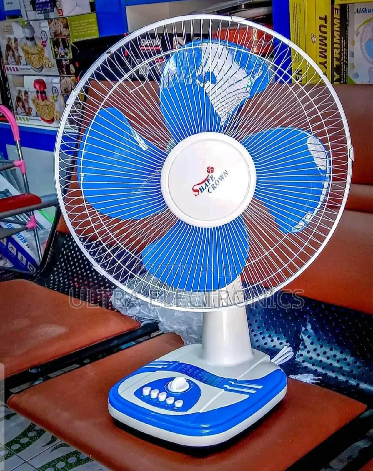 Fan Dixie Ultra Disposable Paper Plate With a "Shape Crown" Design